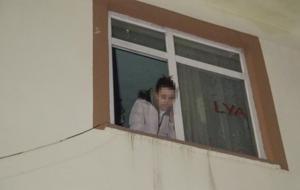 Pencereden yardım istedi! Zorla evde tutulan kadın kurtarıldı