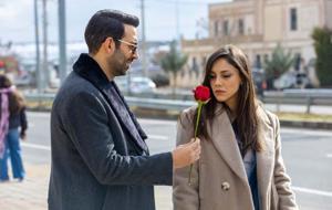 Uzak Şehir'in 'Zerrin'i Dilin Döğer'den Sevgililer Günü Pozu! Hayranları Aşk Diledi