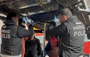 Bulgaristan plakalı otomobilde 24,5 kilo skunk ele geçirildi