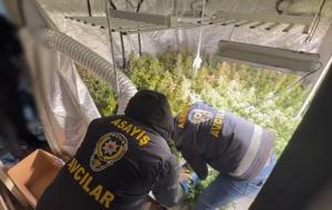 İstanbul'da metruk binada uyuşturucu imalathanesi bulundu