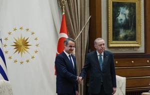 Ankara zirvesi Yunan basınında: Erdoğan karşısında Miçotakis diyeceğini şaşırdı | Dikkat çeken tesbih detayı