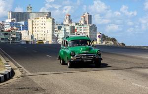 Küba'da durum 'kritik': Sokaklarda ne araç ne de turist kaldı...