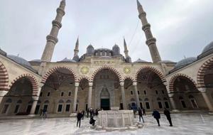 Selimiye Camisi 4 yıl sonra ibadete açıldı, cemaatle ilk namaz kılındı