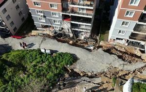  Yıkım adeta 'geliyorum' demiş! Çatlaklar lokal olarak kapatılmaya çalışılmış