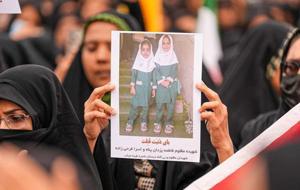 İran'da yükselen çığlık: 165 çocuğa gözyaşlarıyla veda