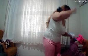 1 yaşındaki bebeğine şiddet uygulayan annenin cezası belli oldu