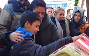  Annesine son sarılış