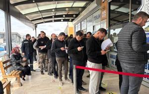 APP plaka kuyruğu: 140 bin TL ceza yememek için plaka basım atölyelerine akın ettiler