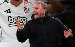 Beşiktaş'ta yol ayrımı! Genç oyuncunun menajeri İstanbul'a geldi...