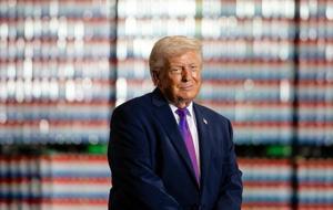 Tel Aviv’in kalbine Trump posterleri yerleştirildi: Üzerinde yazan mesaj dikkat çekici....