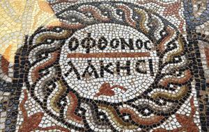 Syedra Antik Kenti'nde KISKANANLAR ÇATLASIN yazan mozaik bulundu