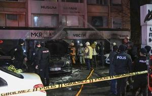 Önce lüks araçları yaktılar ardından villayı kurşunladılar