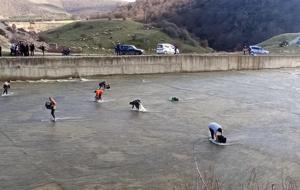 Taşan barajdan çuval ve kasayla balık yakaladılar
