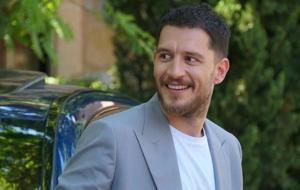 Uraz Kaygılaroğlu gizemli arkadaşıyla görüntülendi! Aşk sorusuna net yanıt vermedi