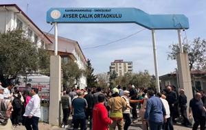 Ön sırada oturan Kerem, okul saldırısındaki kurşunlardan kaçamamış