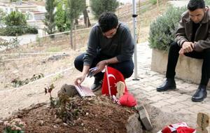 Öğrencilerden en acı veda... Hayatını kaybedenlerin mezarlarını ziyaret ettiler