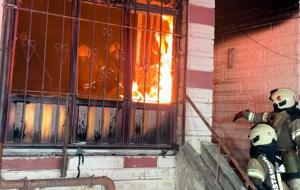 Avcılar’da korku dolu gece! Alevler binayı sardı, 20 kişi kurtarıldı