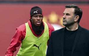 Galatasaray'da tüm gözler Osimhen'de! Derbiye yetişecek mi?