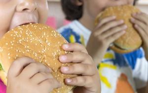 Çocuklarda obezite birçok hastalığa neden oluyor