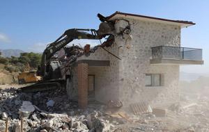 Kaş'ta 5 bin 112 kaçak yapının yıkımı için 10'uncu ihale