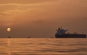 Hürmüz ve çevresinde SICAK SAATLER! İran’dan meydan okuma: Ablukaya rağmen gemi geçti... ABD bir başka tankere mürettebat gönderdi...