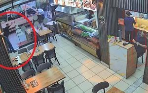 Heimlich manevrası yine hayat kurtardı: Restorandaki panik anları güvenlik kamerasında!