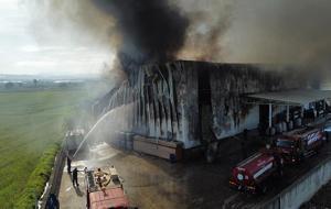 Patates cipsi üretim tesisi yangın sonrası kullanılamaz hale geldi