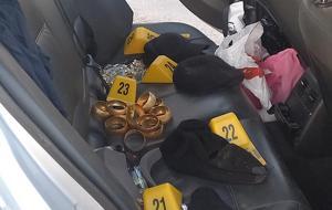  Polisten kaçmak için altınları yola saçmışlar...