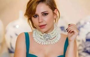 Merve Özbey’den Sahne Öncesi Aile Pozu