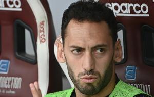 Hakan Çalhanoğlu transferinde sürpriz iddia! Inter'de belirsizlik...