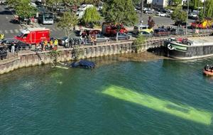 Fransa’da feci kaza: Dev otobüs Sen Nehri’ne gömüldü!