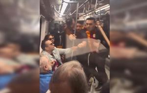 Metroda küfürlü tezahürat kavgaya neden oldu! Kadın yolcudan oklava ile müdahale