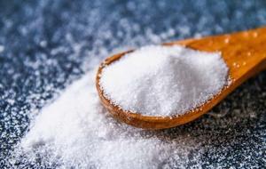 Kalp ve Böbrekleri Vuruyor, Mide Kanserine Yol Açıyor! DSÖ Günde 5 Gram Öneriyor, Türkiye’de 15 Gram Tüketiliyor! Sofradaki Gizli Tuz Kaynaklarına Dikkat!