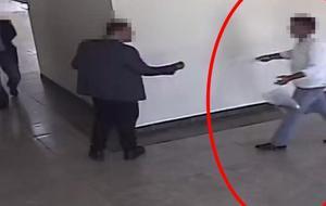 Sivrihisar Belediye Başkanı Dökmeci’ye yumruklu saldırı