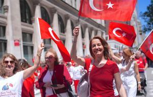 New York sokakları kırmızı-beyaz: 43. Türk Günü Yürüyüşü coşkuyla kutlandı