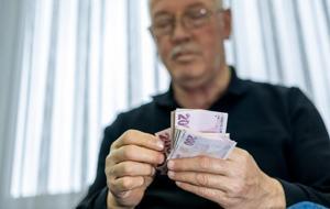 SON DAKİKA HABERİ | 80 BİN TL ÖDENECEK! Emekli promosyonlarında mayıs yarışı: Bankalar ek avantajlarla rekabeti kızıştırdı