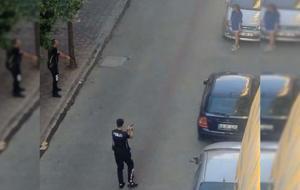 Samuray kılıcıyla dehşet saçtı! Genç kız etkisiz hale getirildi