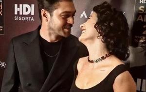 Furkan Andıç ve Aybüke Pusat’tan Manifest Konserinde Romantik Poz