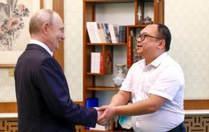 Herkes bu fotoğrafı konuşuyordu: Putin tam 26 YIL SONRA onunla yeniden bir araya geldi! Ben yaşlandım, siz hiç değişmediniz...