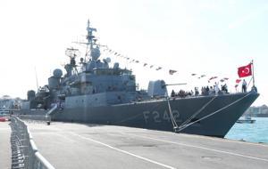 TCG Fatih, Sarayburnu Limanı'nda ziyarete açıldı