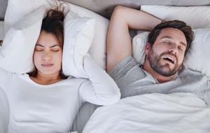 Ağız Açık Uyuma, Yorgun Sabahlar… Yaz Aylarında Nefes ve Uyku Sorunlarına Dikkat! Tüm Sebep Burun Tıkanıklığı mı?