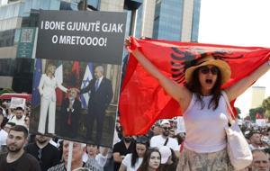 İsrail ve Trump bağlantılı projeye büyük tepki… Arnavutluk ayakta: “Dizlerini kanattın Rama”…