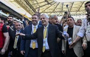 Aziz Yıldırım kolları sıvadı: Transfer harekatı başlıyor...