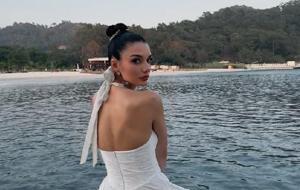 Tatili kabusa döndü: Damla Colbay’ın parmağı kırıldı, doktor sevgilisi yetişti