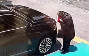 Yürekleri ısıtan görüntü! Vali Polat'tan anlamlı hediye