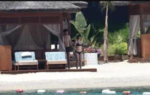 Zeynep Atılgan ve Ali Öner Bodrum dönüşü havalimanında görüntülendi