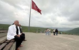 Yağışlı hava engel oldu: Atatürk silüetini göremediler