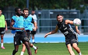 Beşiktaş, günü tek antrenmanla kapattı! 1 günde 2 maç oynayacaklar