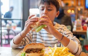 Dikkat! Çocuklarda Obezite Riskini Artırıyor