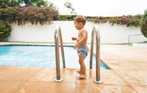 Bebekli ailelere tatil öncesi kritik uyarı! Deniz, havuzdan daha güvenli olabilir